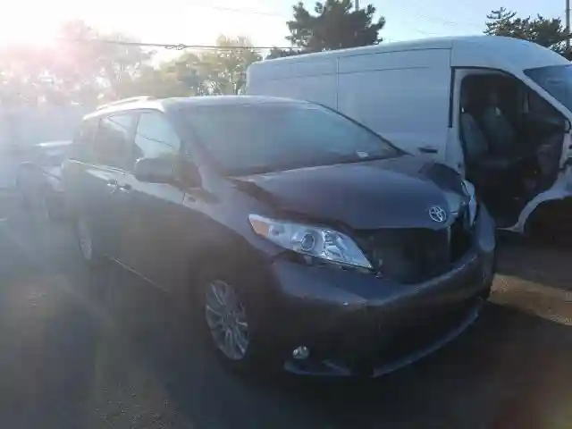 5TDYK3DC4FS686231 2015 TOYOTA SIENNA XLE-0