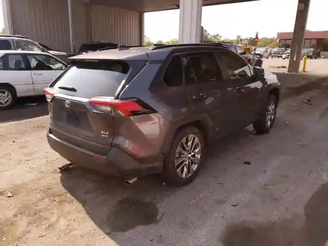 2T3A1RFV6KC024246 2019 TOYOTA RAV4 XLE PREMIUM-3