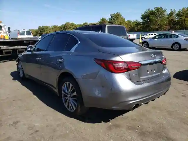 JN1EV7AR2JM610914 2018 INFINITI Q50 LUXE-2