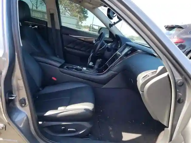 JN1EV7AR2JM610914 2018 INFINITI Q50 LUXE-4