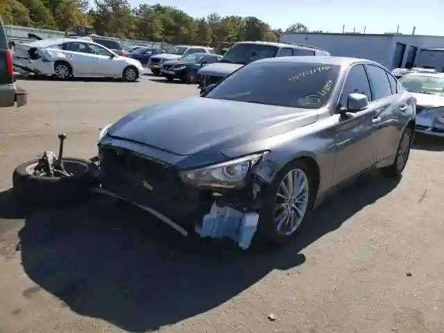 JN1EV7AR2JM610914 2018 INFINITI Q50 LUXE-1