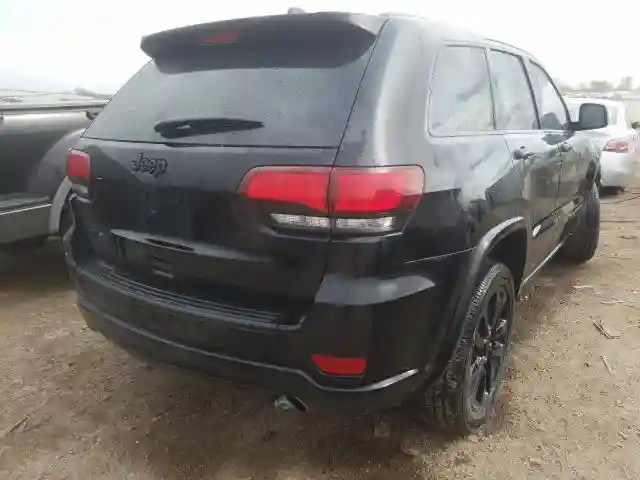 1C4RJFAG9KC588422 2019 JEEP GRAND CHEROKEE LAREDO-3