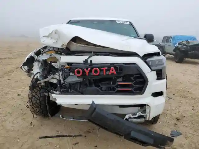 7SVAAABA5PX009815 2023 TOYOTA SEQUOIA-4