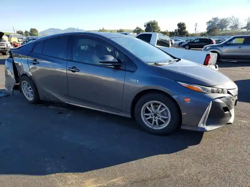 JTDKARFP9J3078629 2018 TOYOTA PRIUS-3