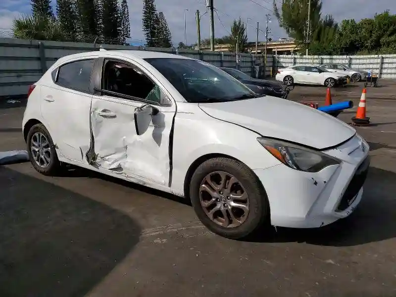 3MYDLBJV4LY705121 2020 TOYOTA YARIS-3