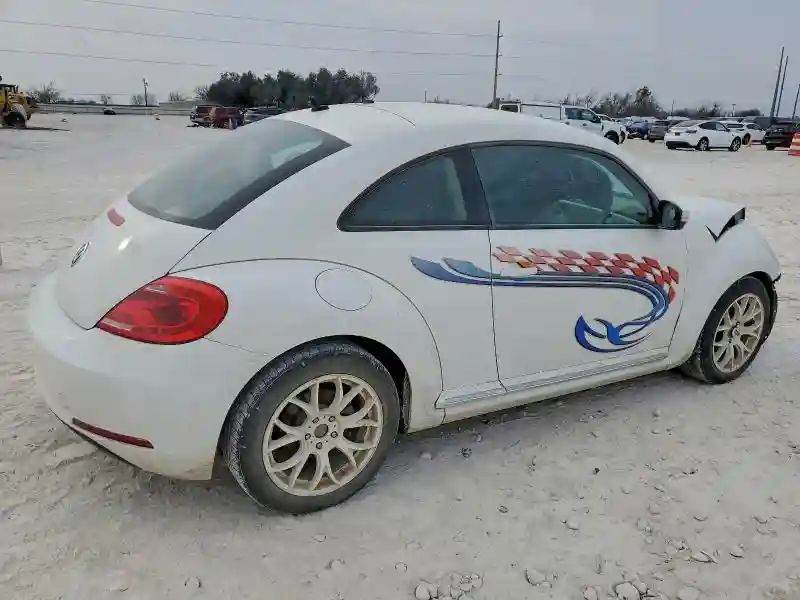 3VWJP7AT1DM624424 2013 VOLKSWAGEN BEETLE-2