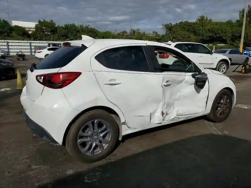 3MYDLBJV4LY705121 2020 TOYOTA YARIS-2