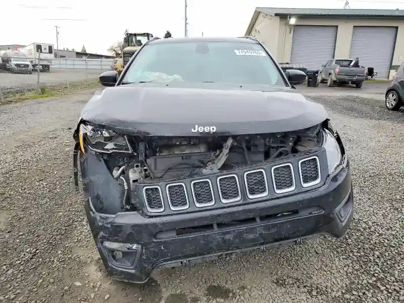 3C4NJDBB8JT117483 2018 JEEP COMPASS-4
