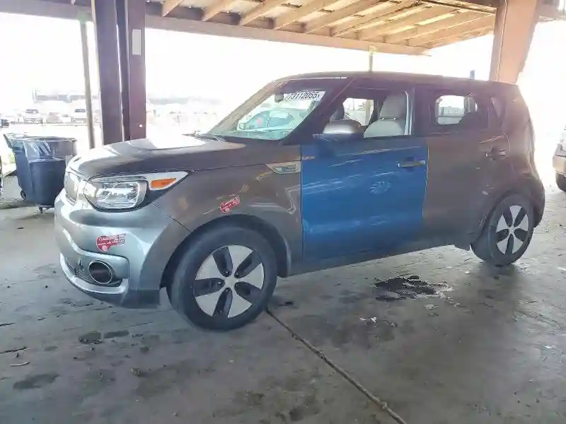 KNDJP3AE3H7022248 2017 KIA SOUL-0