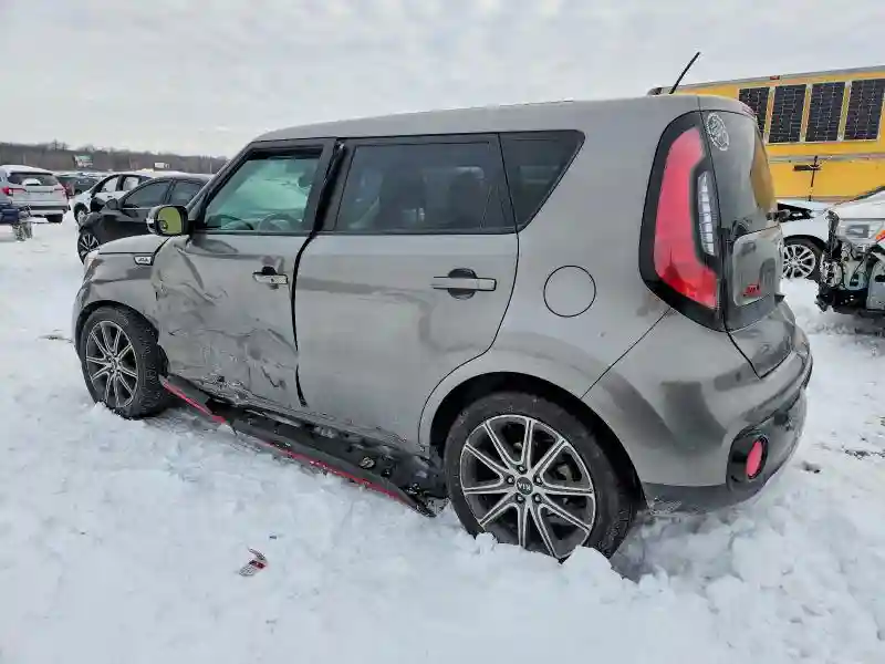 KNDJX3AA2J7528284 2018 KIA SOUL-1