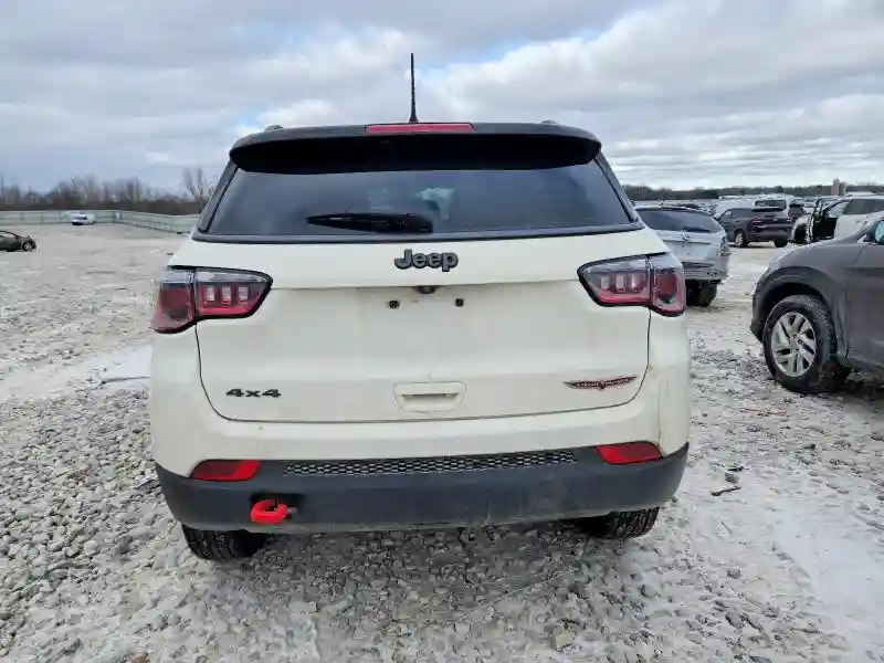 3C4NJDDB7JT467216 2018 JEEP COMPASS-5