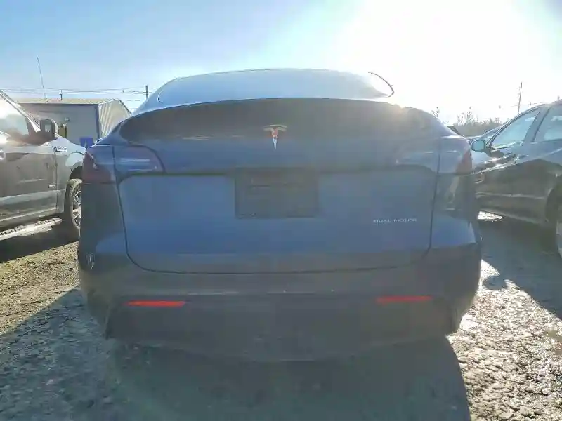 7SAYGDEE8PF860303 2023 TESLA MODEL Y-5