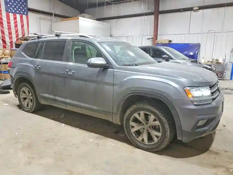 1V2LR2CA3JC530240 2018 VOLKSWAGEN ATLAS-3