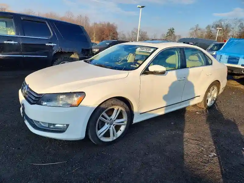 1VWBT7A35FC049474 2015 VOLKSWAGEN PASSAT-0