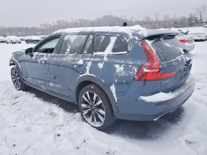 YV4102WK7N1088245 2022 VOLVO V60-1
