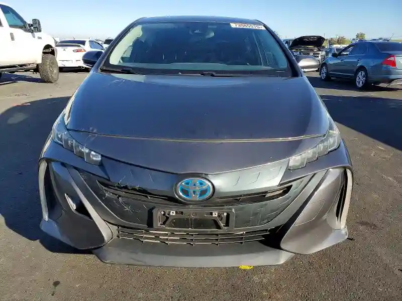 JTDKARFP9J3078629 2018 TOYOTA PRIUS-4