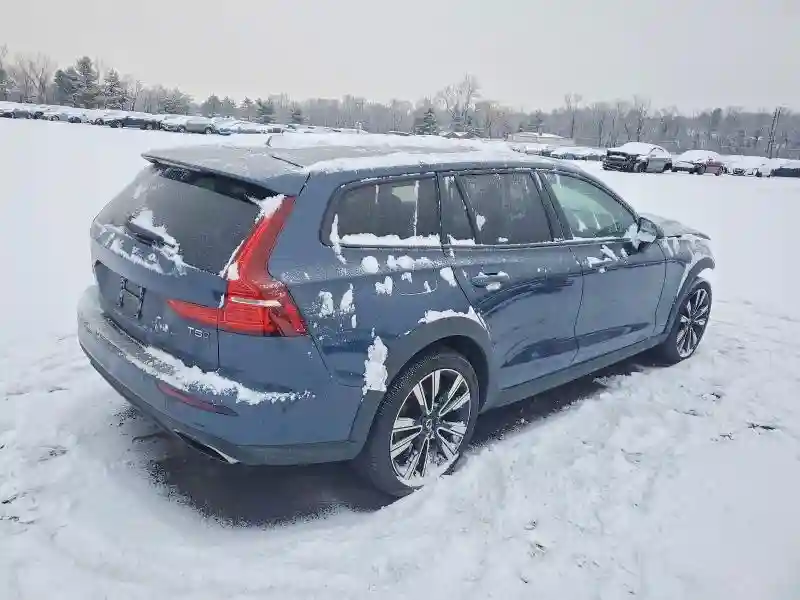 YV4102WK7N1088245 2022 VOLVO V60-2