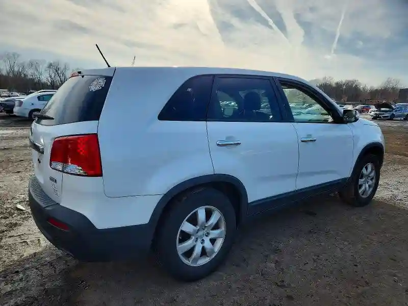 5XYKT3A17DG324118 2013 KIA SORENTO-2