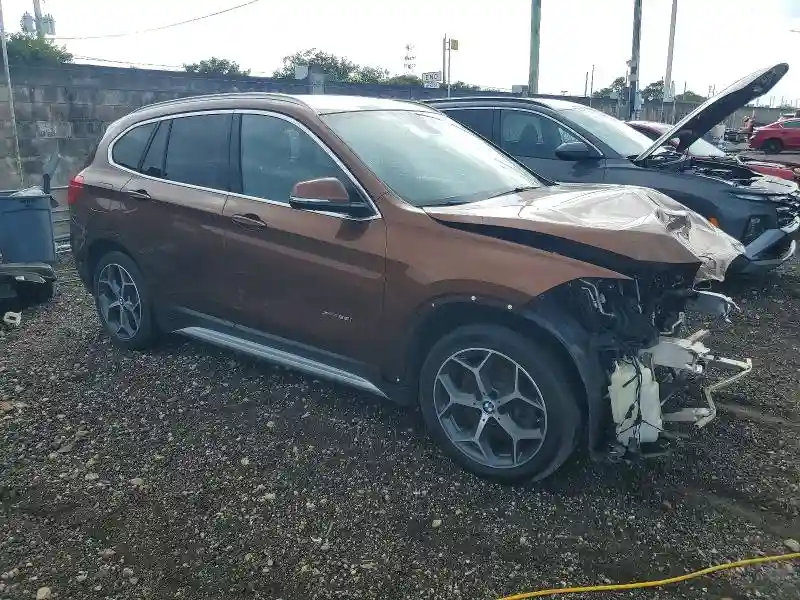 WBXHT3C33H5F82651 2017 BMW X1-3