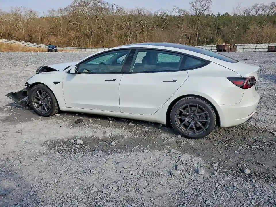 5YJ3E1EB0PF388096 2023 TESLA MODEL 3-1