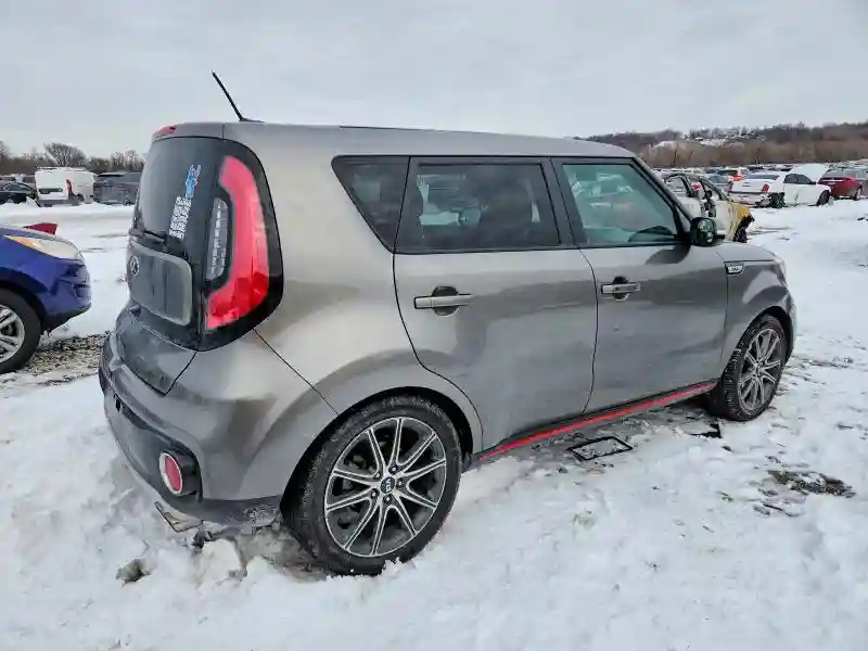KNDJX3AA2J7528284 2018 KIA SOUL-2