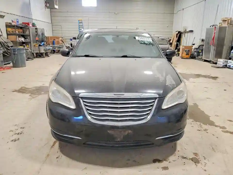 1C3BC1FB5BN612199 2011 CHRYSLER 200-4