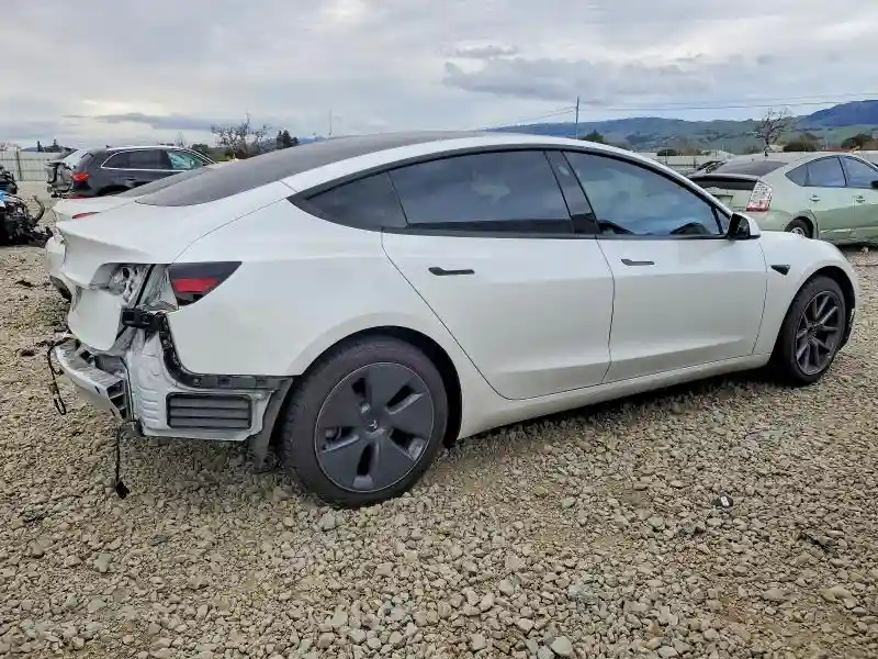 5YJ3E1EA3PF452929 2023 TESLA MODEL 3-2
