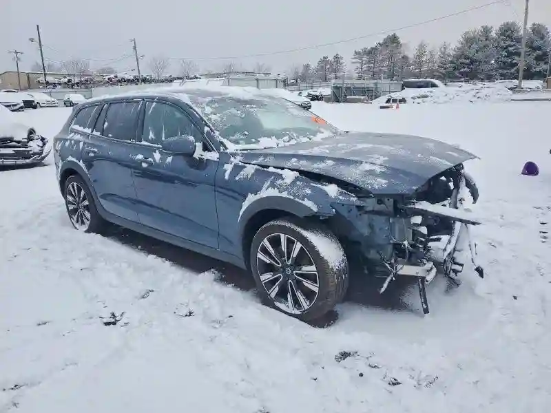 YV4102WK7N1088245 2022 VOLVO V60-3
