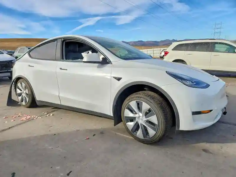 7SAYGDEE3NF466611 2022 TESLA MODEL Y-3