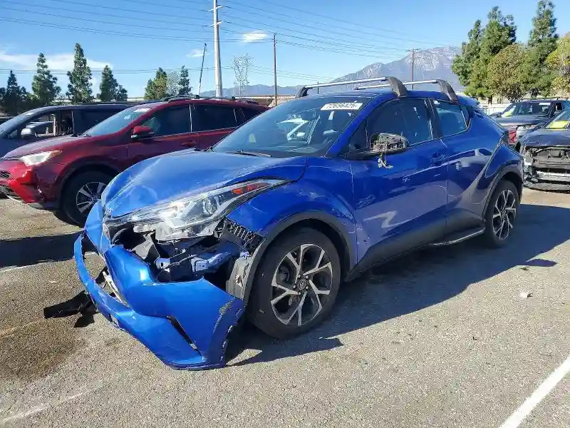 NMTKHMBX6JR038588 2018 TOYOTA C-HR-0