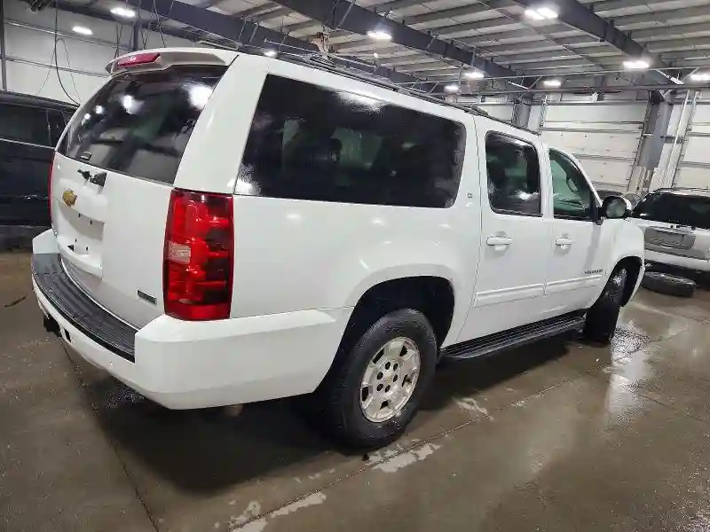 1GNSKJE36BR105093 2011 CHEVROLET SUBURBAN-2