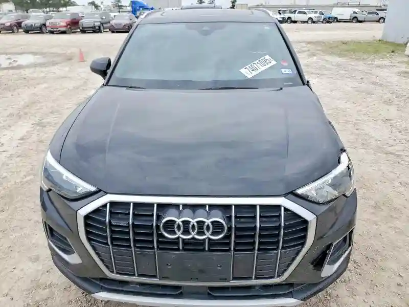 WA1AUCF33M1104780 2021 AUDI Q3-4