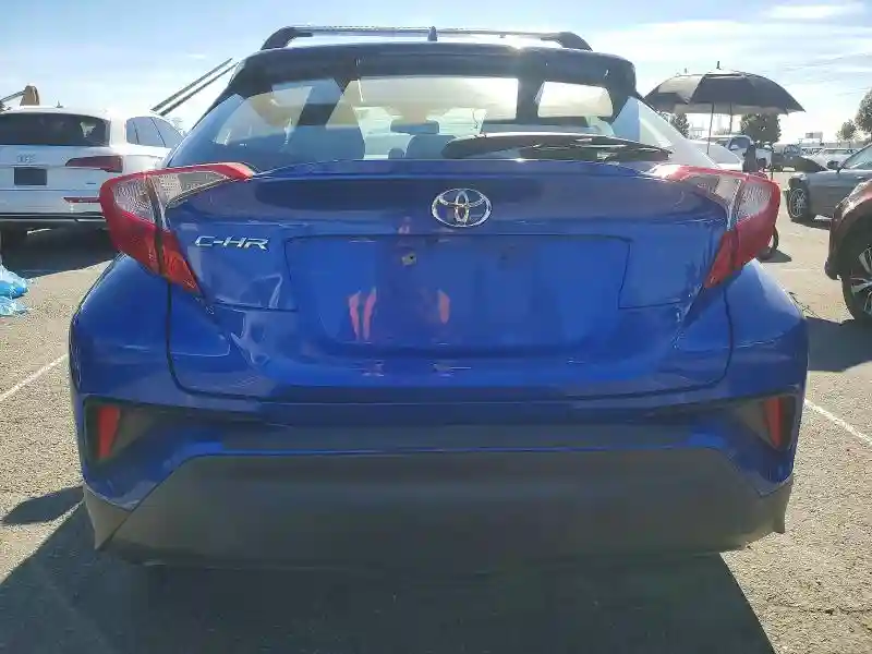 NMTKHMBX6JR038588 2018 TOYOTA C-HR-5