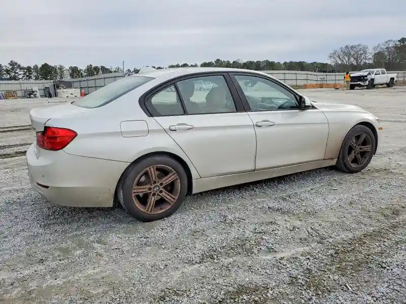 WBA3A5G52ENP33263 2014 BMW 3 SERIES-2