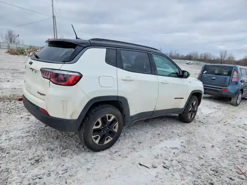 3C4NJDDB7JT467216 2018 JEEP COMPASS-2