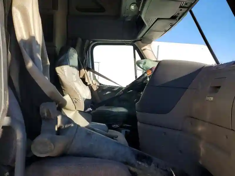 1FUJGLD56GLGU8860 2016 FREIGHTLINER ALL OTHER-4