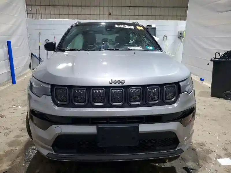 3C4NJDCB7NT147966 2022 JEEP COMPASS-4