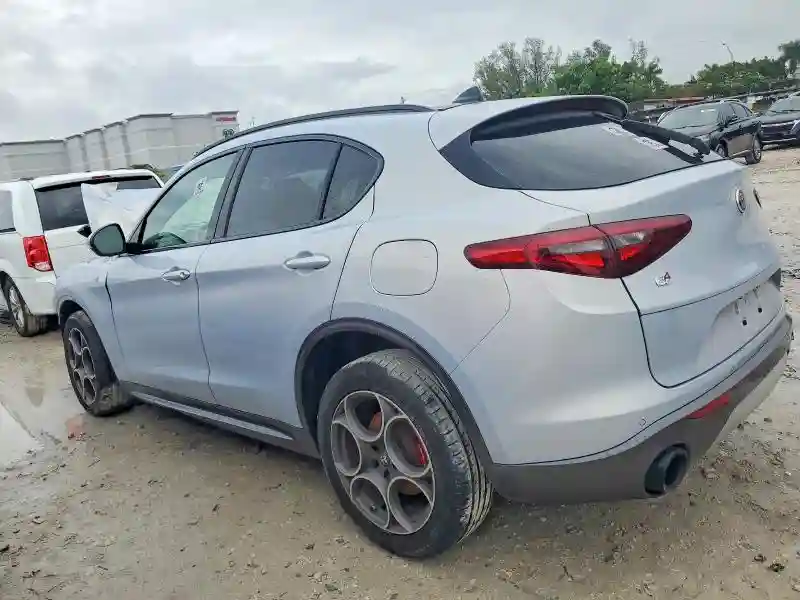 ZASPAKBN0N7D46121 2022 ALFA ROMEO STELVIO-1