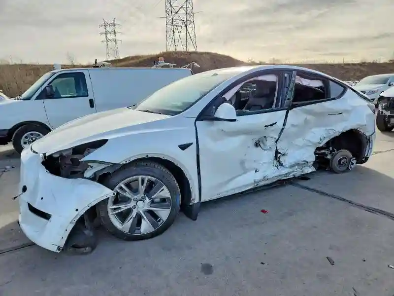 7SAYGDEE3NF466611 2022 TESLA MODEL Y-0