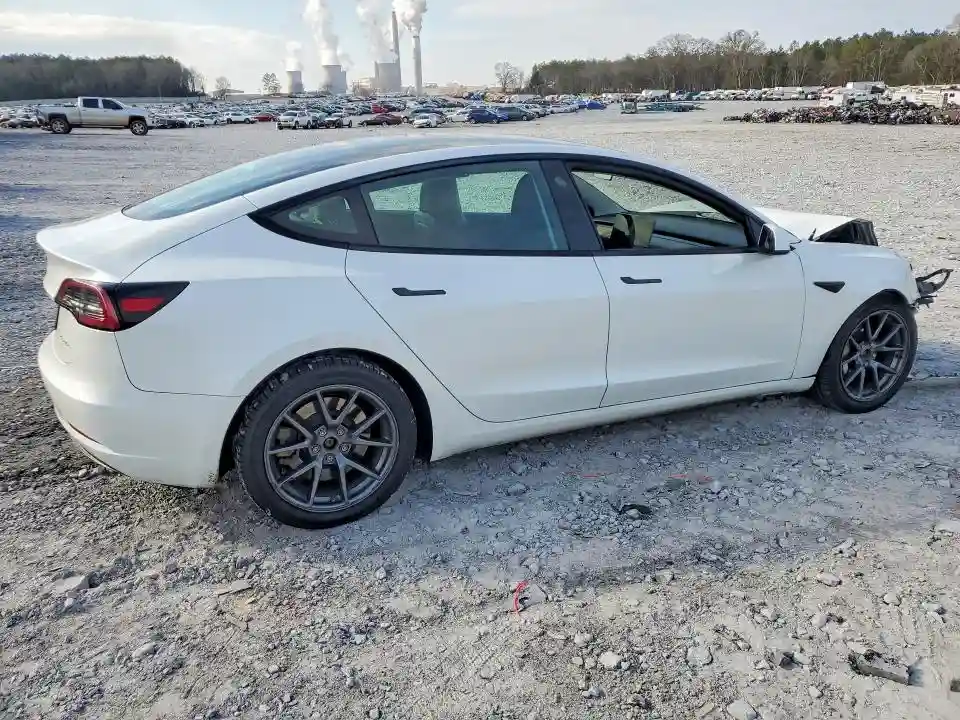 5YJ3E1EB0PF388096 2023 TESLA MODEL 3-2