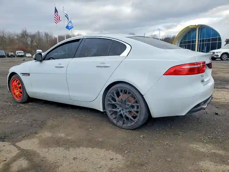 SAJAN4EV3JCP17768 2018 JAGUAR XE-1