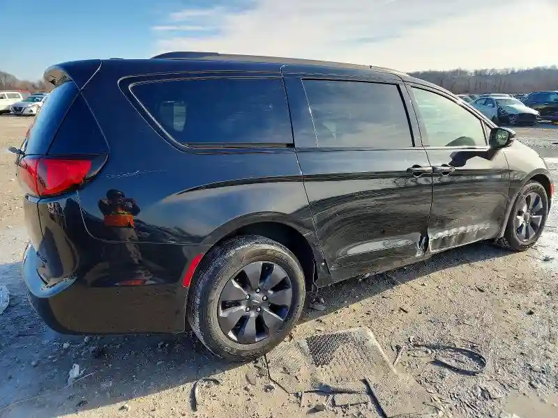 2C4RC1N78LR143475 2020 CHRYSLER PACIFICA-2