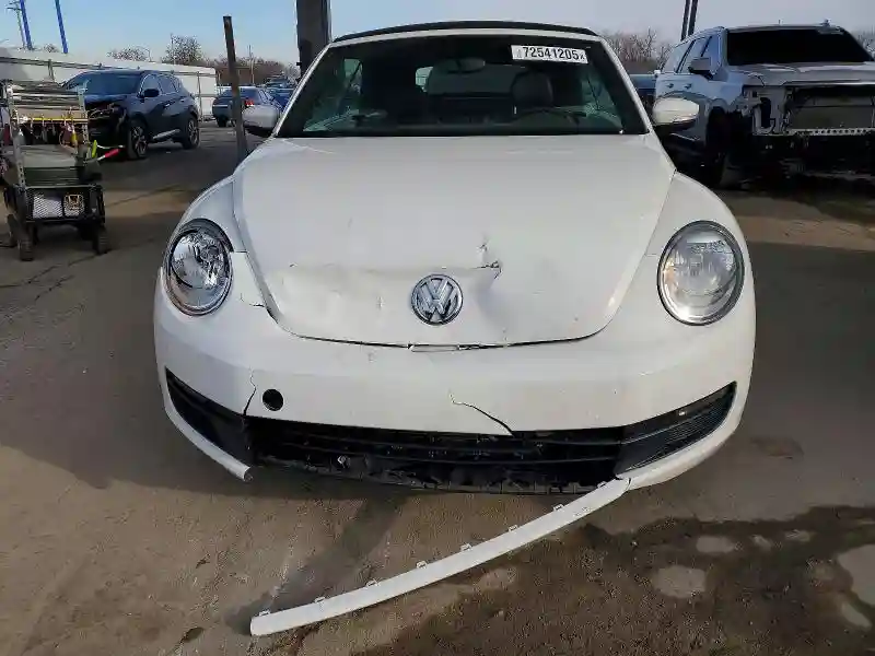 3VW5P7AT9DM811752 2013 VOLKSWAGEN BEETLE-4
