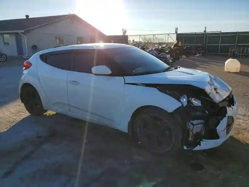 KMHTC6AD8GU268673 2016 HYUNDAI VELOSTER-3
