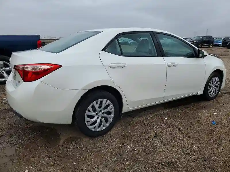 5YFBURHE6JP775265 2018 TOYOTA COROLLA-2
