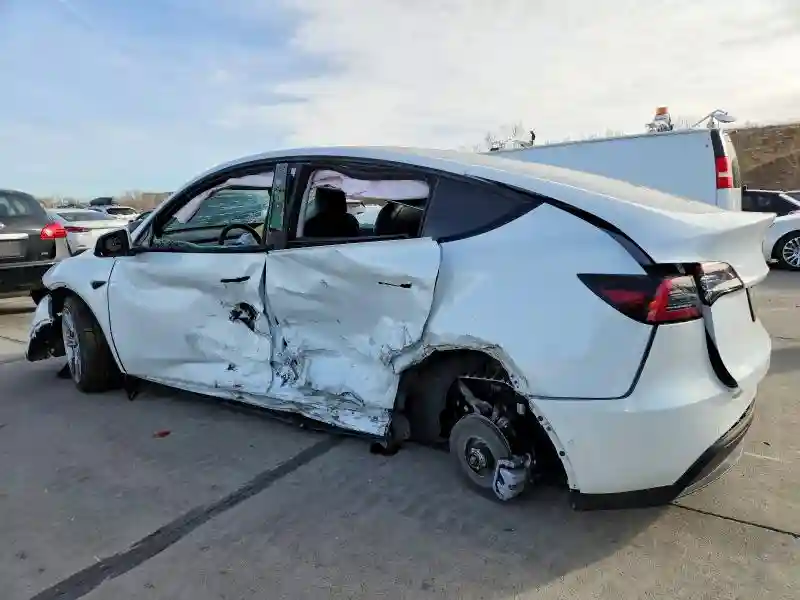 7SAYGDEE3NF466611 2022 TESLA MODEL Y-1