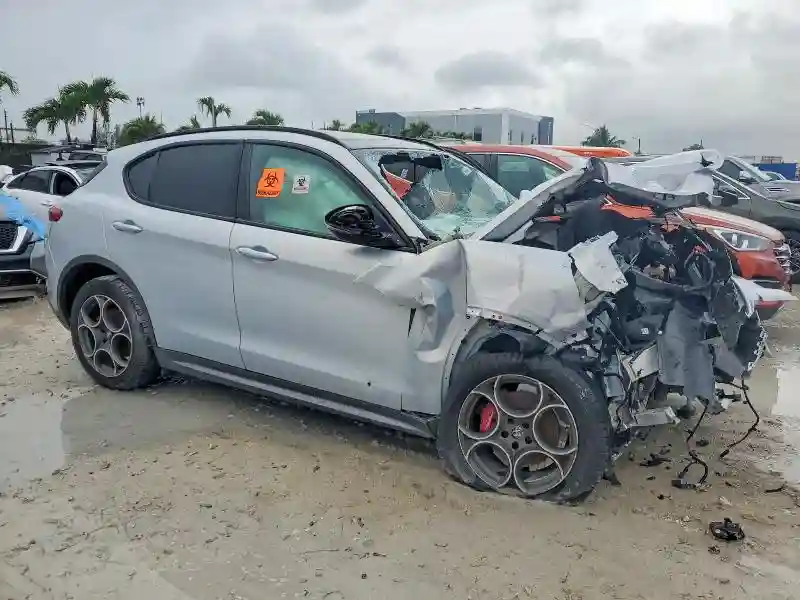 ZASPAKBN0N7D46121 2022 ALFA ROMEO STELVIO-3