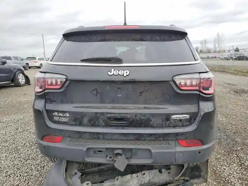 3C4NJDBB8JT117483 2018 JEEP COMPASS-5