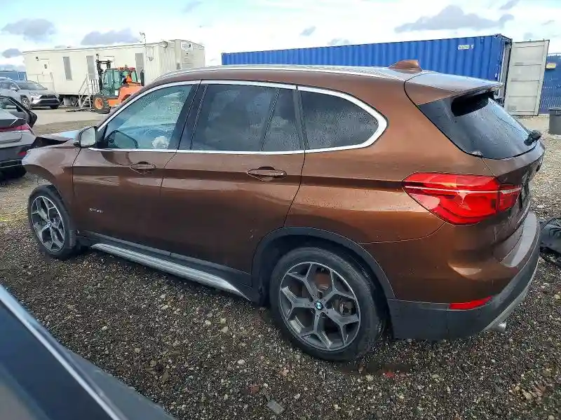 WBXHT3C33H5F82651 2017 BMW X1-1