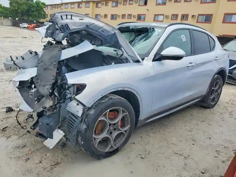 ZASPAKBN0N7D46121 2022 ALFA ROMEO STELVIO-0